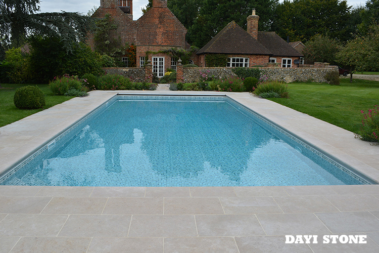 Natural Stone Outdoor Swimming Pool With Stone Curve Border Stock - Dayi Stone